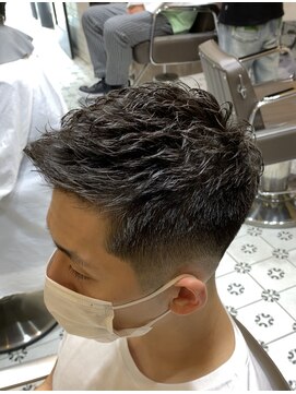 グルーマーズトウキョウ(GROOMER/S TOKYO) ショートフェード　【コテパーマ　サイドパート】