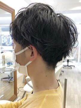 ヘッズ 本八幡店(HEADS) MEN'S HAIR  センターパート　ツイストスパイラル　コンマヘア