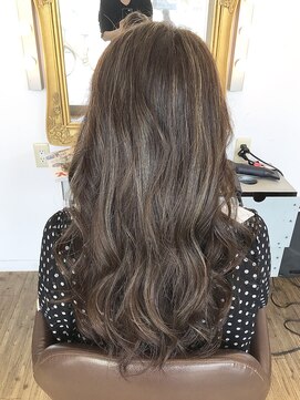 コワファースト 別府 マットベージュのハイライトカラー