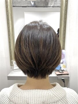 フェアリーテール 高坂店 丸みショートボブ