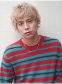 スーツ短髪ツーブロック束感モテる黒髪シークレットパーマ流行