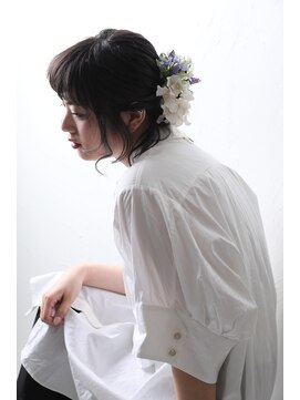 リノ 金山(Rino) デザインカラー/レイヤーカット/ウェットヘア/オリーブベージュ