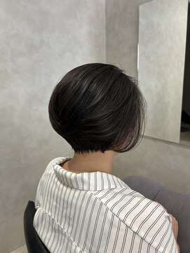 トキ(toki) 前下がりショート×暗髪カラー