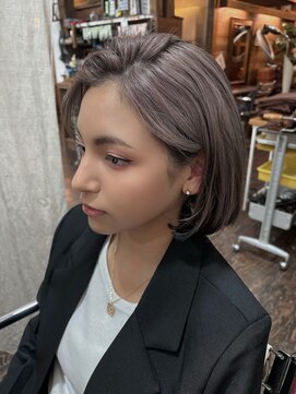 ラヴ(Lab) クールなグレージュボブ