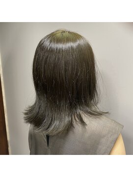 トリフォリウム 小牧店(TRIFOLIUM) 「透明感エメラルドカラー×外ハネミディ」