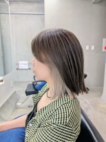 カラフェ(carafe) 切りっぱなしボブ インナーカラー ホワイトベージュ