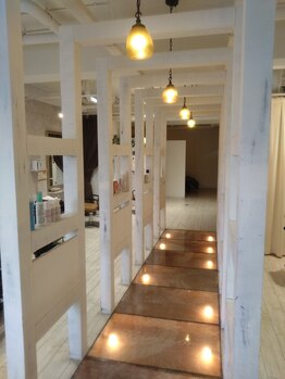 レスプランディールの写真/伊丹の三軒寺広場からすぐに一階にある。店内は天井高く癒やしの空間☆