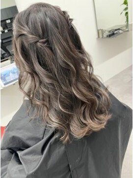 プリュス 名古屋(Plus) ハイライト/グレージュカラー/コントラストハイライト