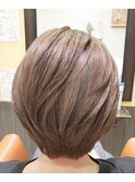 白髪ぼかしメッシュにベージュ系カラーショート♪