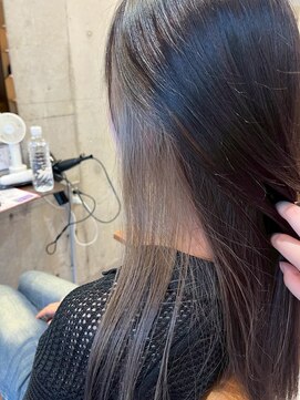 ヘアーアンドメイク ファット(Hair&Make PHAT) ベージュインナーカラー大人可愛い透明感イヤリングカラー