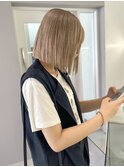 切りっぱなしボブ　ベージュ