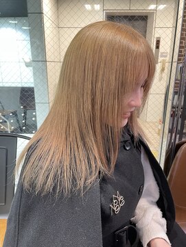 ヘアーアンドメイク ビス(HAIR&MAKE bis) 柔らかベージュ【西尾瑠華】