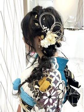 ネセサリー(necessary) サイド編み下ろしアレンジ