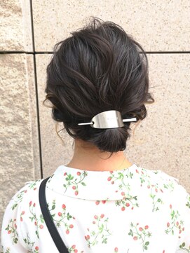 アナ ラーナ(Anna Lanna) acceイヤリングカラーのシニョンアレンジ【奥村北斗】表参道