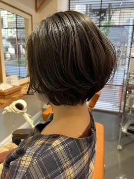 ロイド(Royd.) 大人可愛い小顔丸みショートボブ