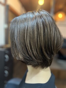 リリ(Liri) 大人ショートボブ