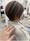 大人可愛いハイライトカラーショート白髪ぼかし