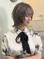 ハチ(HACHI)&nbsp;ブリーチ1～2回からできるグレージュに似合わせウルフカット