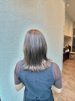 エルサフィロ ヨドヤバシ(el zafiro yodoyabashi)&nbsp;【el zafiro yodoyabashi】外ハネ×白髪馴染ませスタイル