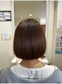 モカブラウンのツヤ感ナチュラルボブ