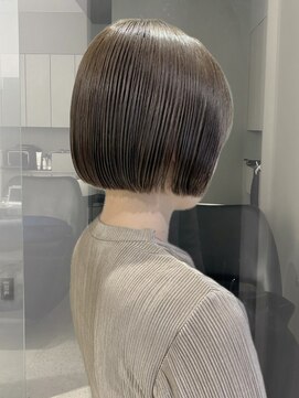 イリ(iLi) 【iLi×REN】ミニボブ/ボブ/オリーブベージュ《立川》