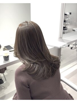 ムード(MOOD,) ダークアッシュ/ミディアムレイヤーカット/大人ガーリー/銀座