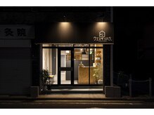 ウエスギリハツ.の雰囲気（店内外観／夜）