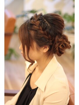 レアリス ヘアーデザイン(REALIS hair design) 編み込みシニヨンロープ編み