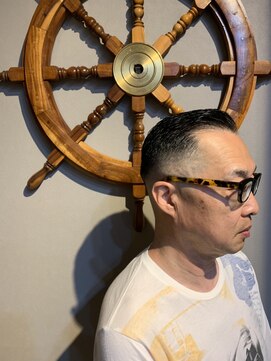 バーバー スタジオ ラフテル(Barber Studio RAFTEL) 眼鏡×スキンフェード