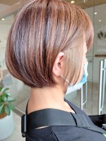 ビスポーク(BESPOKE)&nbsp;20代30代40代ひし形グラデーションボブイヤリングミルクティー