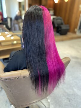 フツーロ 栄(FUTURO) ツートンヘア ピンク 黒 プルエクステ エクステ