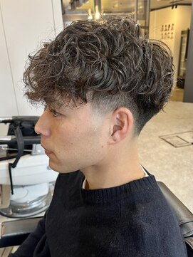 フランクスバーバーリザーブ 人形町店(FRANK’S BARBER RESERVE) スパイラルパーマ×テーパーフェード　ｙ