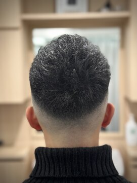 リバティシェアバーバー 銀座(LIBERTY SHARE BARBER) 【癖毛を活かす！】メンズフェザーショート