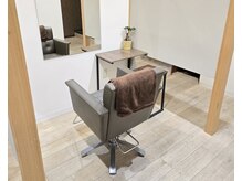 ヘア アトリエ ヴィヴァーチェ(hair atelier Vivace)の雰囲気（隣同士が見えない半個室で周りを気にせず、ゆったりすごせます）
