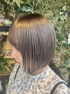 バーシャミ 博多(Baciami) 切りっぱなしが可愛い【ぱっつんボブ】