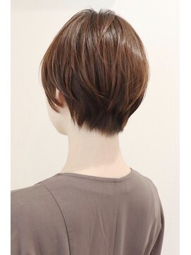 アイ(I.) 【I.】シルエットのきれいなショートスタイル大人女性におすすめ