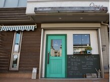 ワンス(Once)の雰囲気（グリーンの扉が目印！店内は奥行きがあり広々♪[縮毛矯正]）