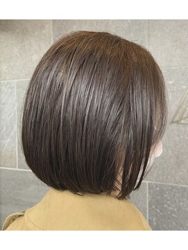 メゾン アヴァロ(Maison Avallo) #丸みワンレングスボブ #くすみベージュ