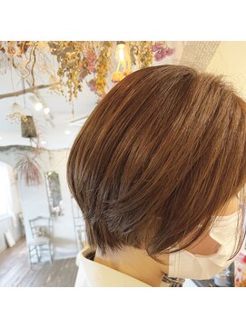 サロンドクロエ(Salon de Chloe) まあるいショートボブ