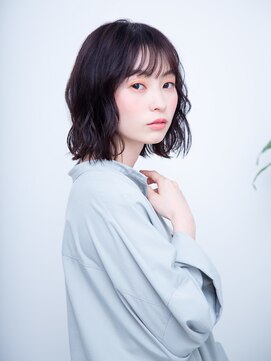 エニル(enil) 艶カールの軽ボブヘア