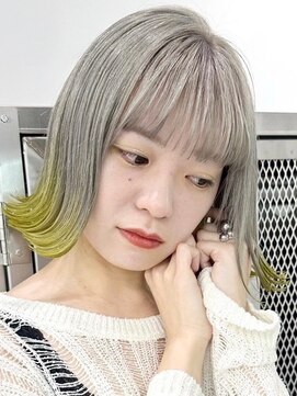 ウィコ 新宿(WICO) ホワイトグレーイエロー[新宿駅/大人ガーリー/ダブルカラー]