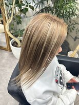 リア(riah) 外国人風/ハイトーン/ブロンド/ハイライト/クールミディ