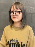 顔周りレイヤーカット アッシュカラー 透明感 ハイトーン