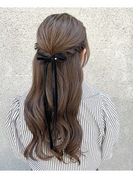 マノハル(MANOHARU) イベント、お出かけに◎ 大人かわいいハーフアップアレンジ