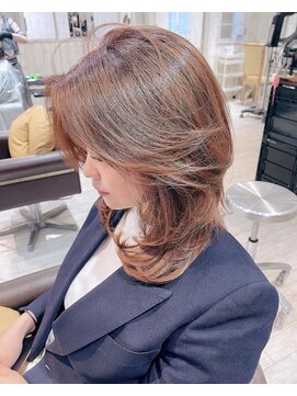 マインバイアフロートギンザ(MYNE by AFLOAT GINZA) 顔まわりレイヤーカットミディアムヘア／センターパート前髪