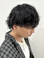 ヒュイル バイ ニアウ(Hwyl by Niau) シャドウパーマメンズカットパーマウルフ波巻きスパイラルパーマ