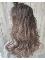 ファムヘア(fam.hair) グラデーション×抜け感ウェーブ