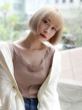 ヴィヴィ(VIVIE) 小顔切りっぱなしボブハイトーン金髪ホワイトブロンドシルバー