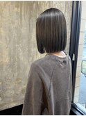 秋冬人気・極細ハイライト切りっぱなしボブ
