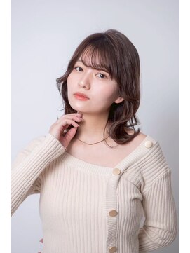 ルフュージュ バイ プロデュース 相模大野店(Refuge by Produce) 外ハネミディアム/ココアブラウン/バタフライカット